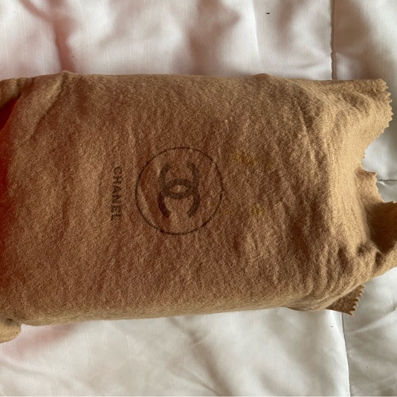 Chanel Metallic Silver Quilted Shoulder Small GST Bag - Picture 7 of 8